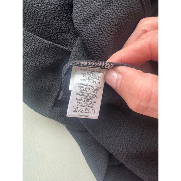 CeCe NWT | Countryside stroll blouse | Black | Size Medium - Picture 7 of 7